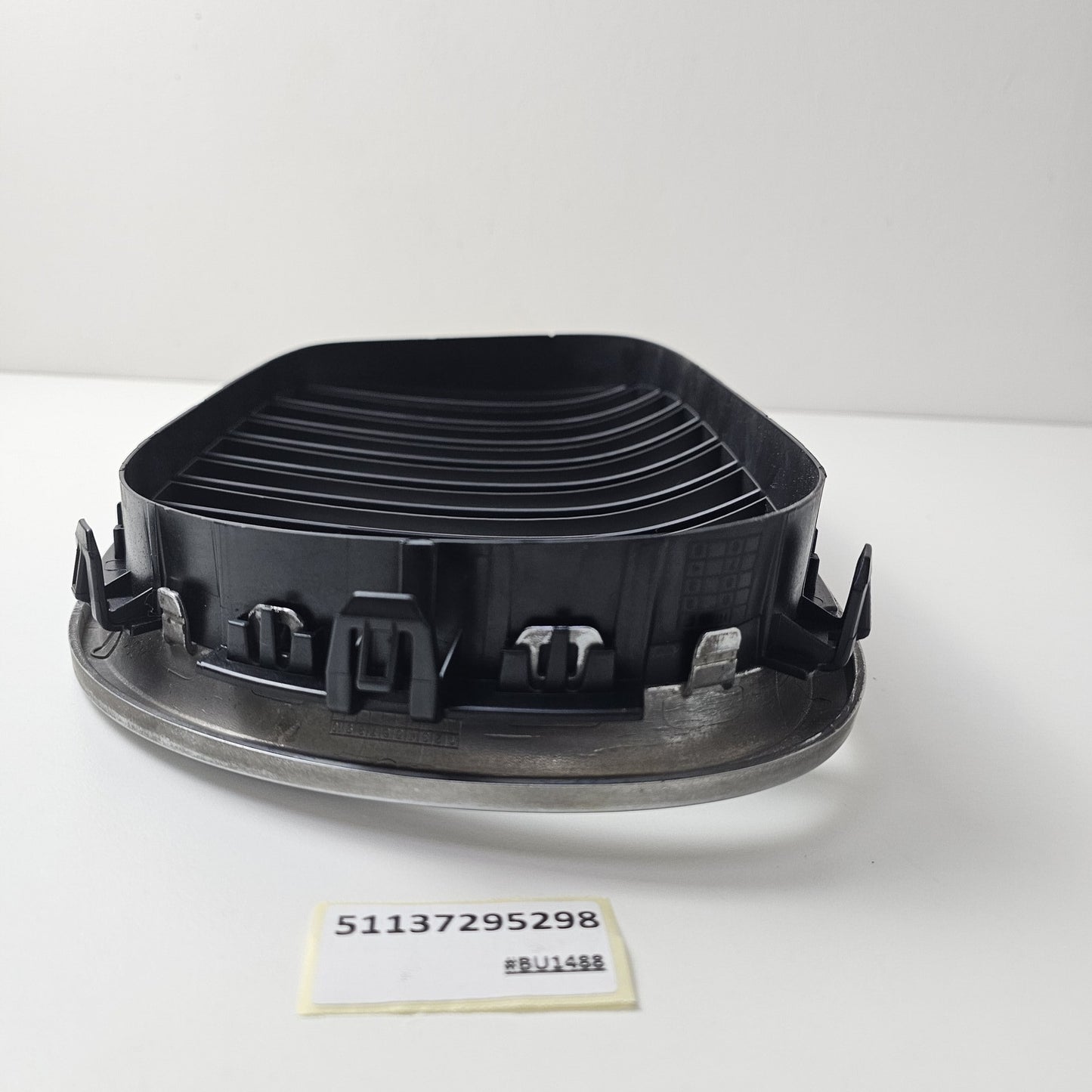 2009-2015 BMW 7 Series F01/F02 Front Upper Right Radiator Grille 51137295298