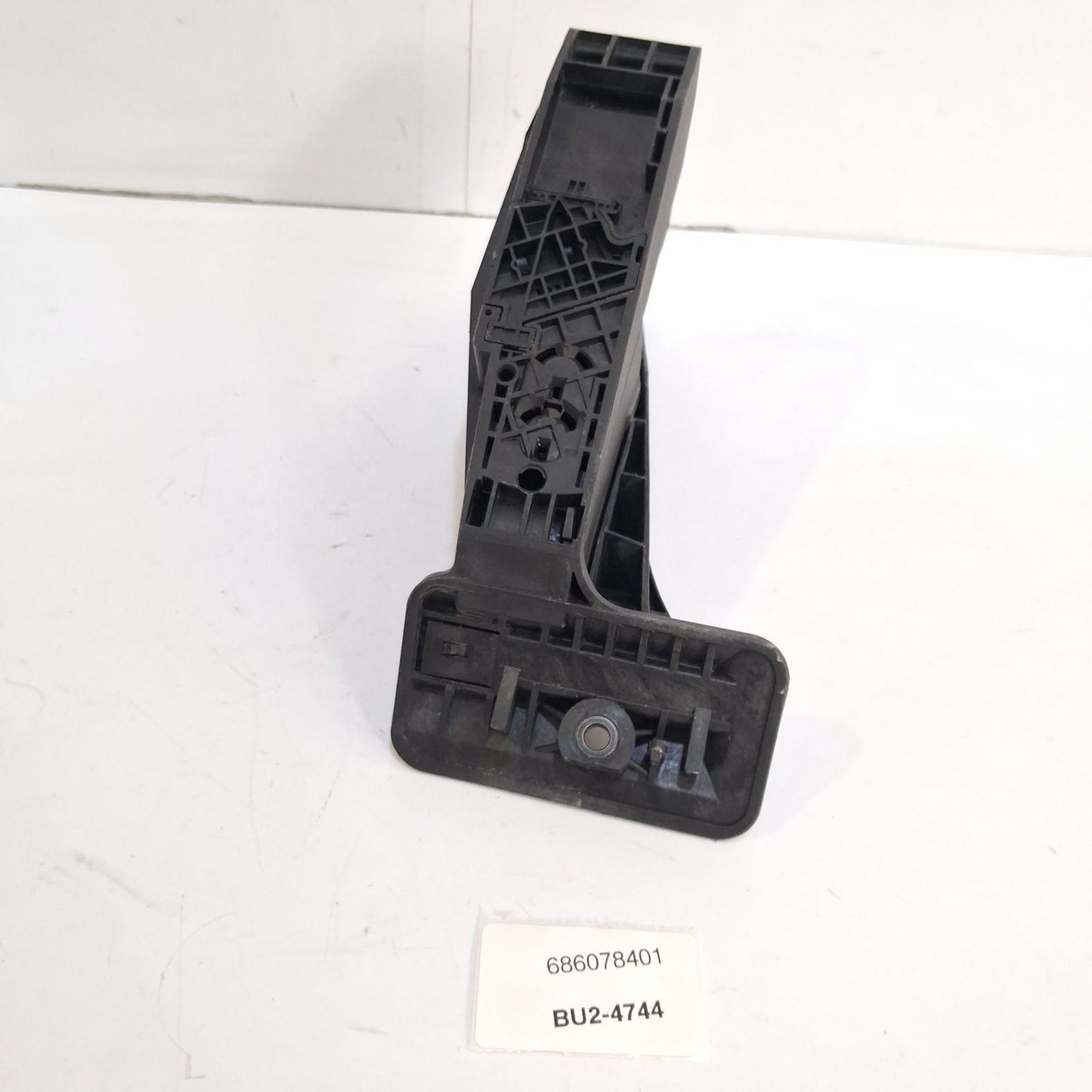 2009-2017 BMW 5 Series Accelerator Throttle Pedal 686078401
