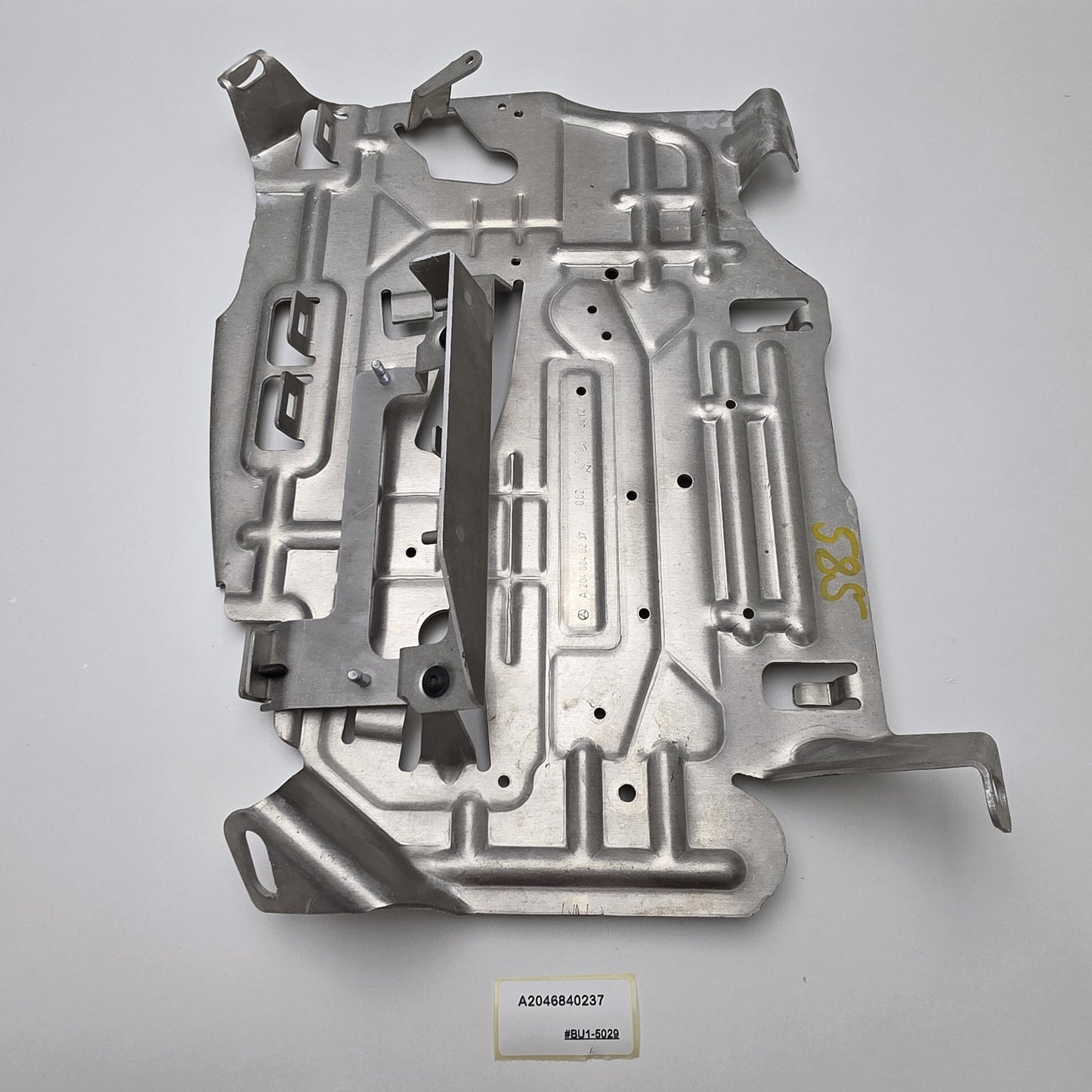2004-2015 Mercedes-Benz W212 Support front passengers legroom A2046840237