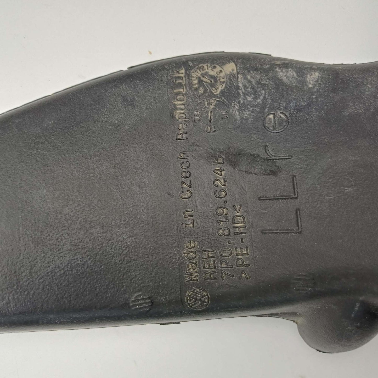 2011-2017 Volkswagen Touareg Instrument Panel Air Duct 7P0819624B
