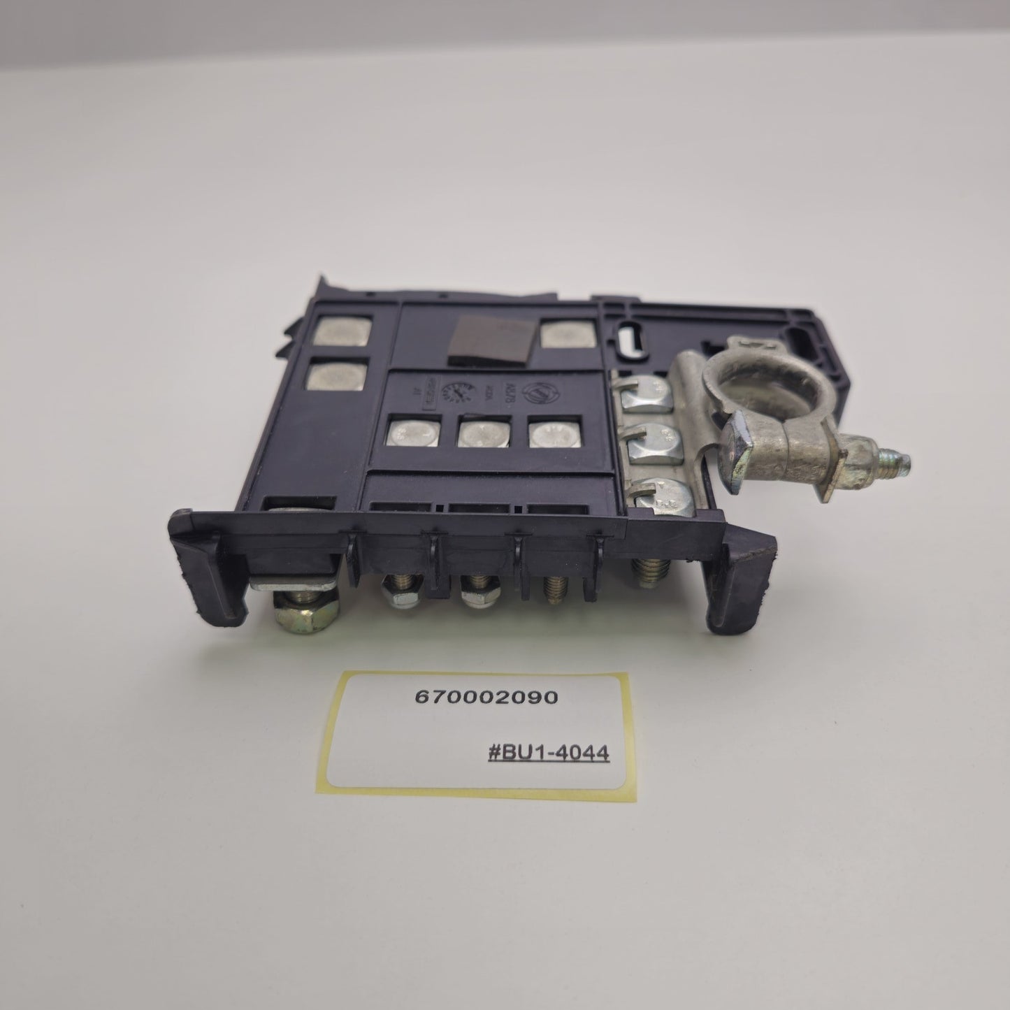 2014+ Maserati Quattroporte LH REAR DOOR GASKET 670002090