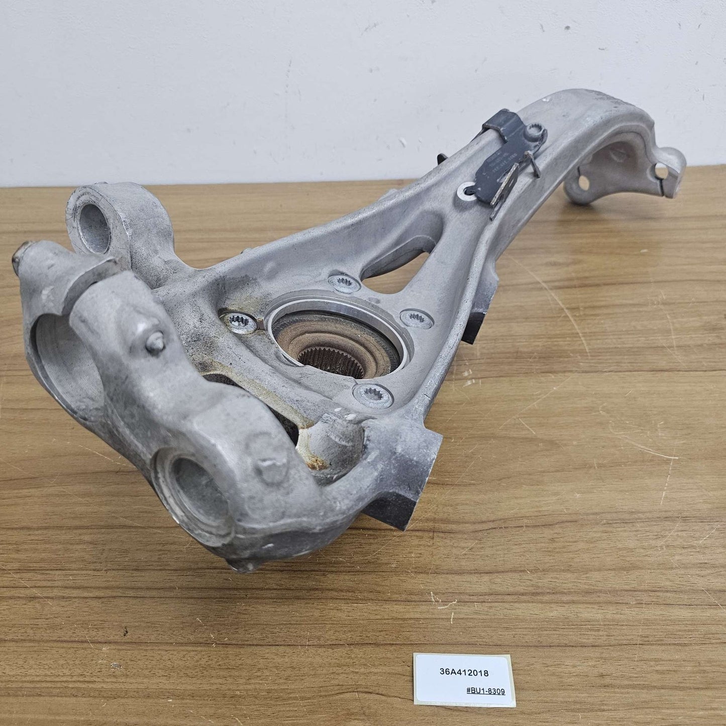 2017-2020 Bentley Bentayga Front Right Spindle Knuckle Wheel Hub 36A412018