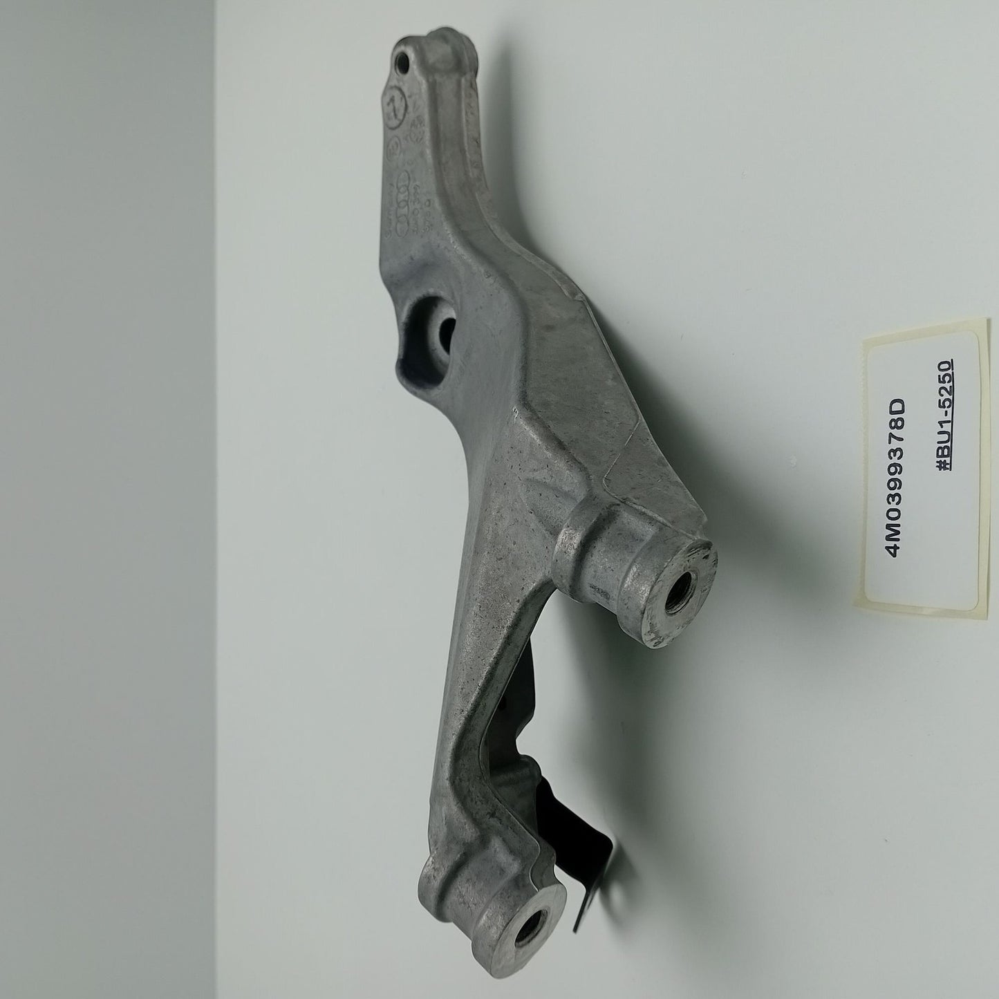 2015-2020 Bentley Bentayga Retaining Plate 4M0399378D