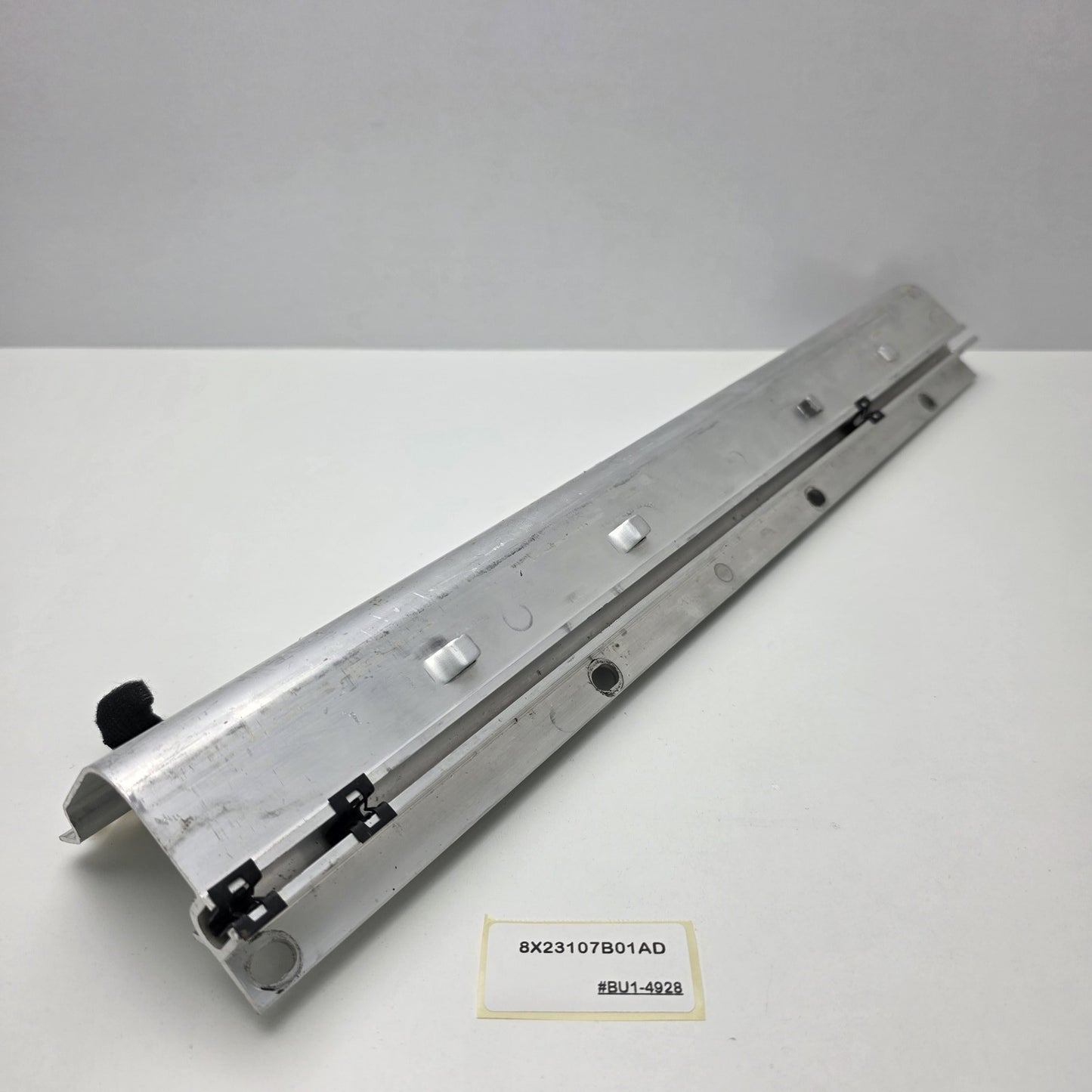 2012-2017 Jaguar XF X250 FRONT LEFT TREAD PLATE BRACKET 8X23107B01AD