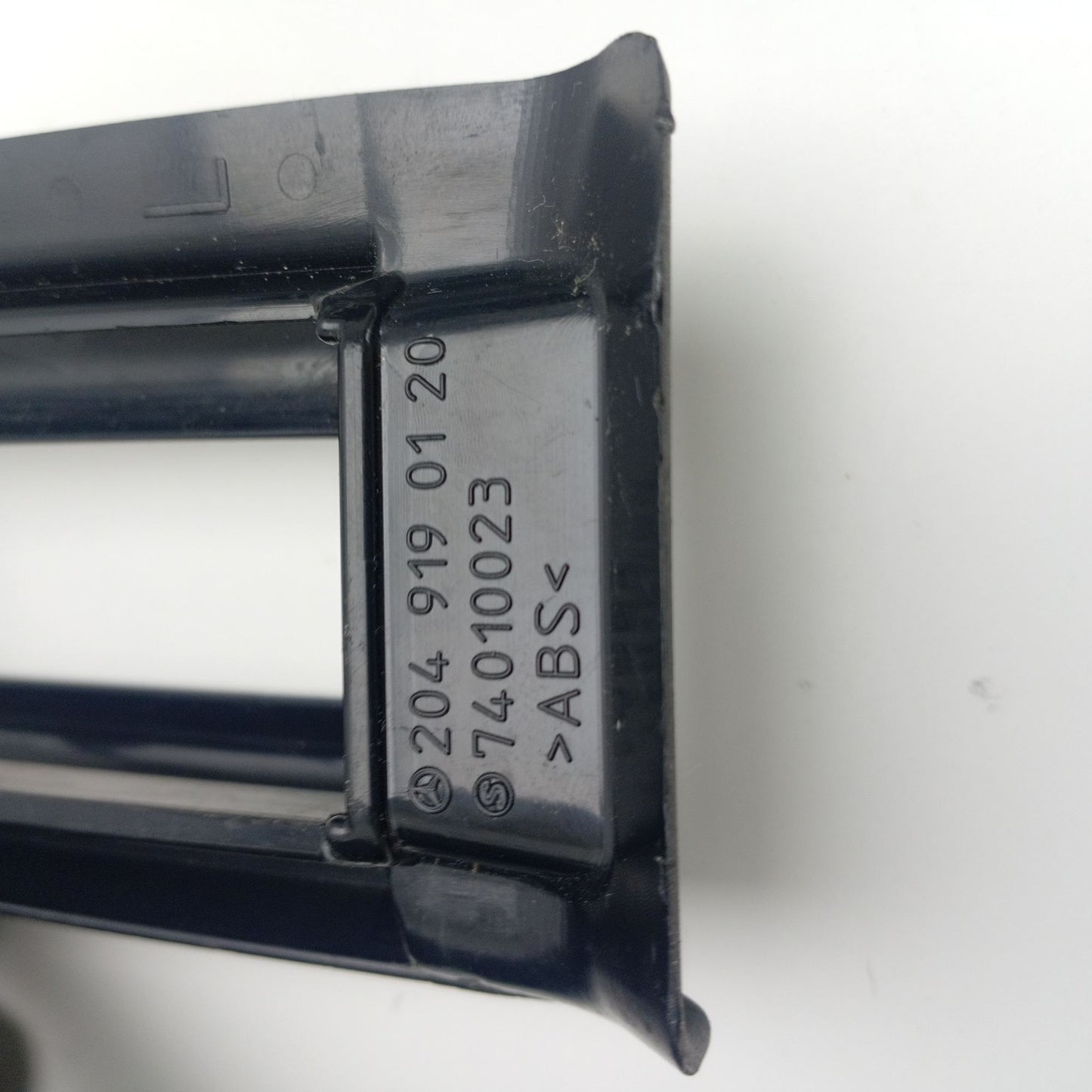 2008-2014 Mercedes-Benz C300 FRONT LEFT SEAT RAIL COVER TRIM 2049190120