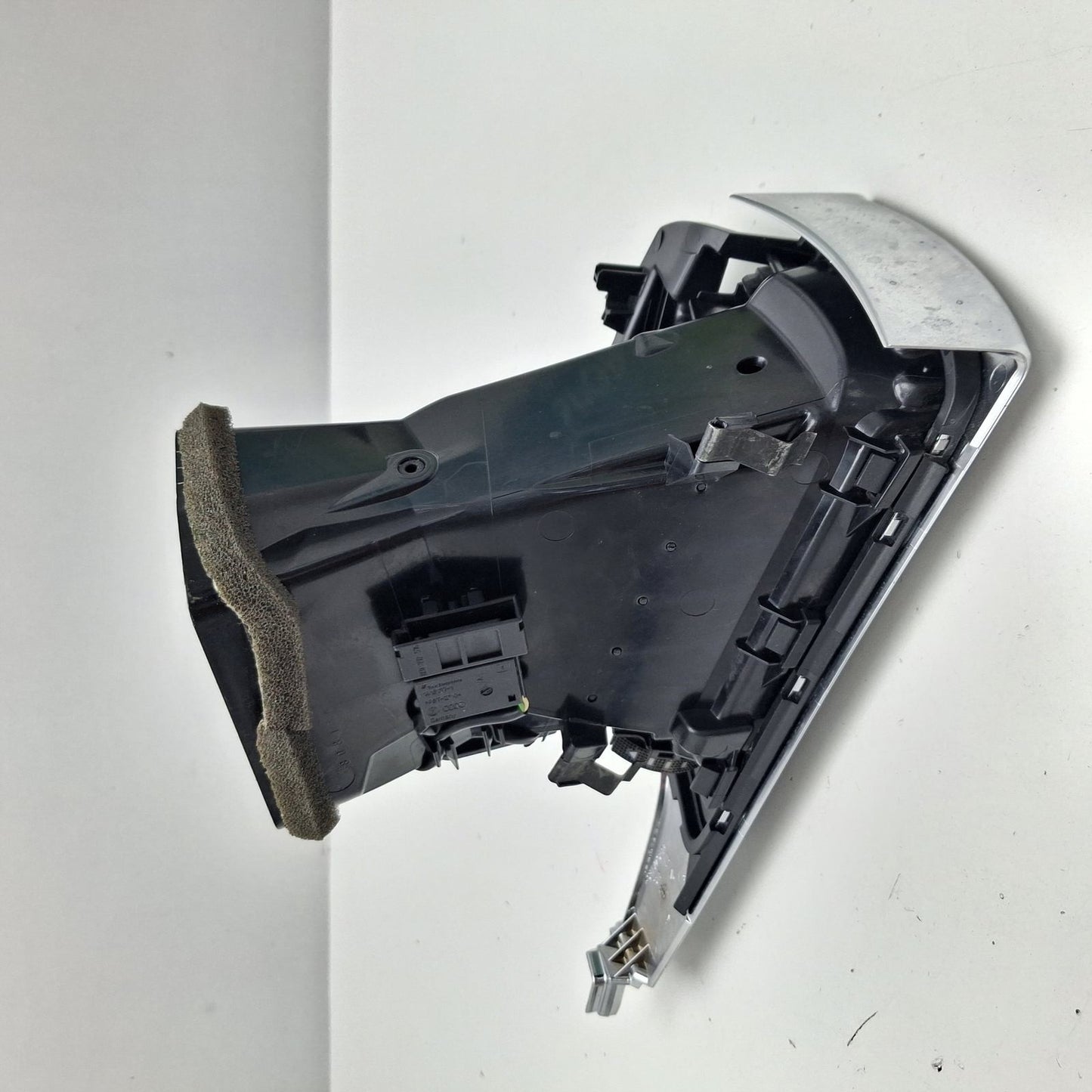 2012-2017 Audi A6 Front Left Dashboard Vent 9025700L Used