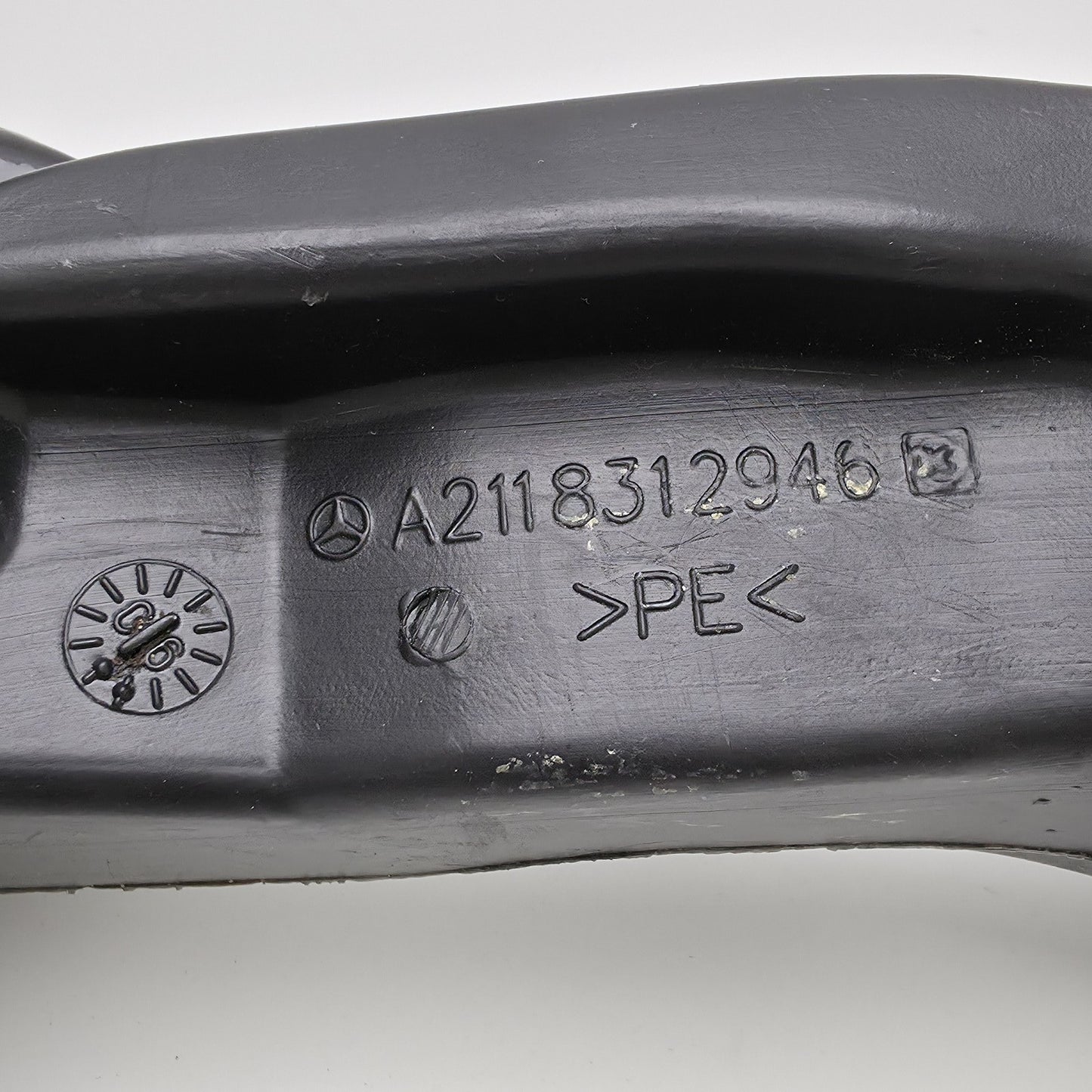 2004-2010 Mercedes-Benz C219 Air duct to center c A2118312946