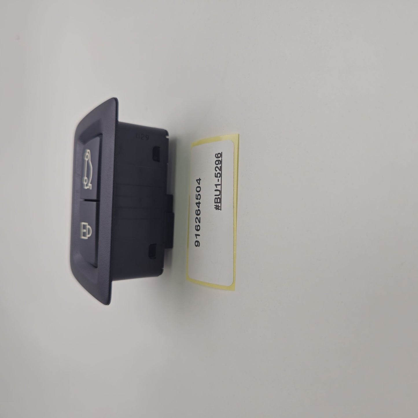 2009-2015 BMW 7-Series Trunk Lid Central Lock Switch 916264504