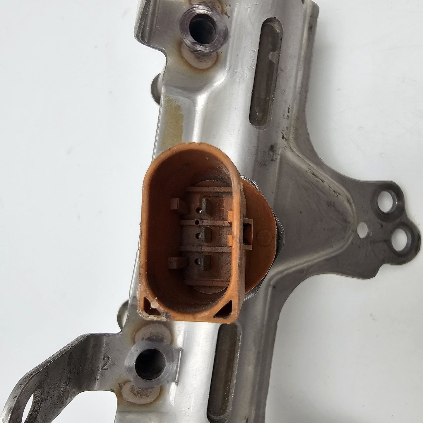 2008-2018 Audi Q5 Fuel Rail 06J133317