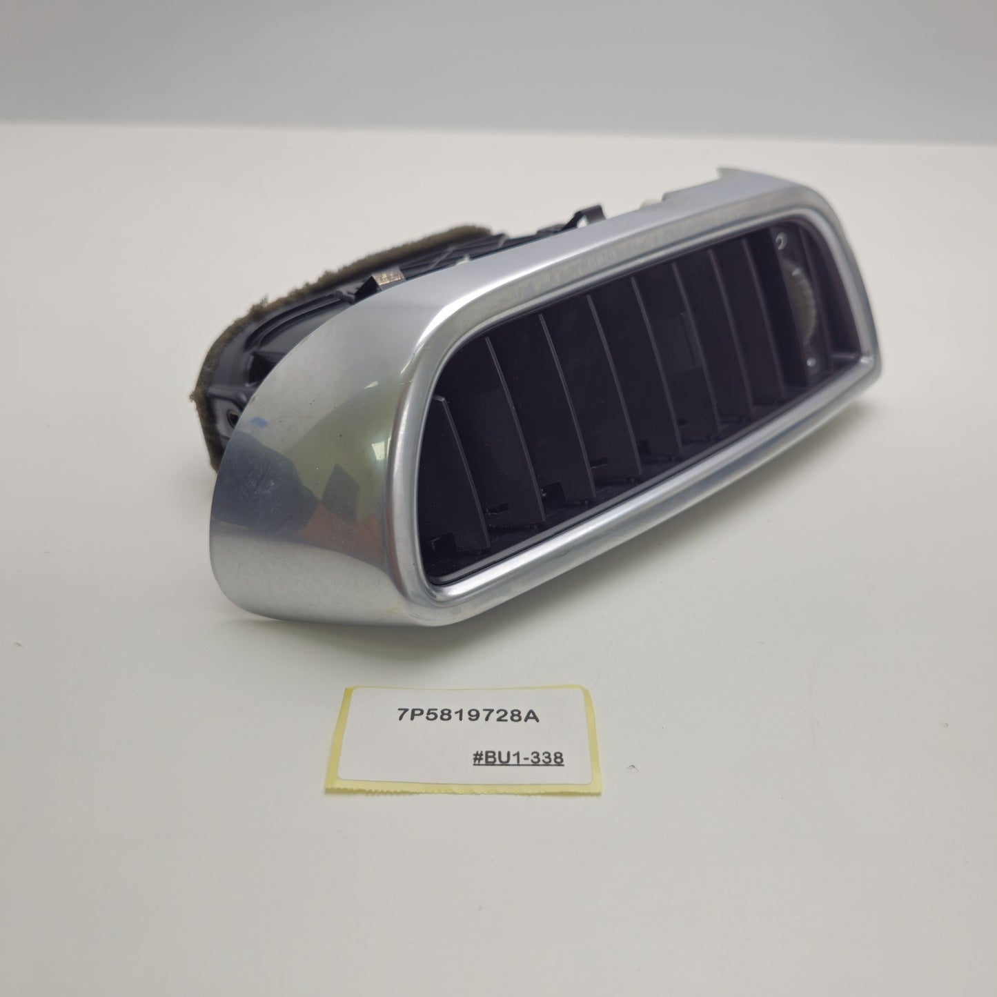 2011-2018 Porsche Cayenne Front Dash Center Right Air Vent 7P5819728A