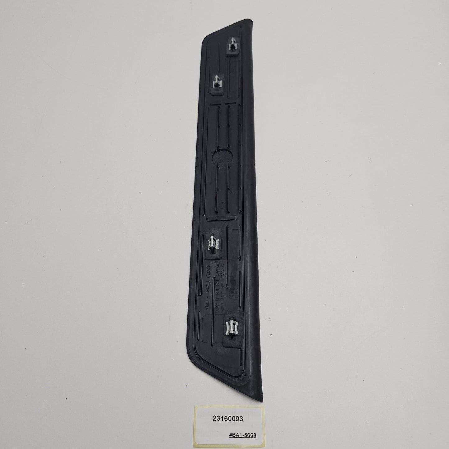 2014-2019 Cadillac CTS Front Side Door Sill Trim Plate 23160093