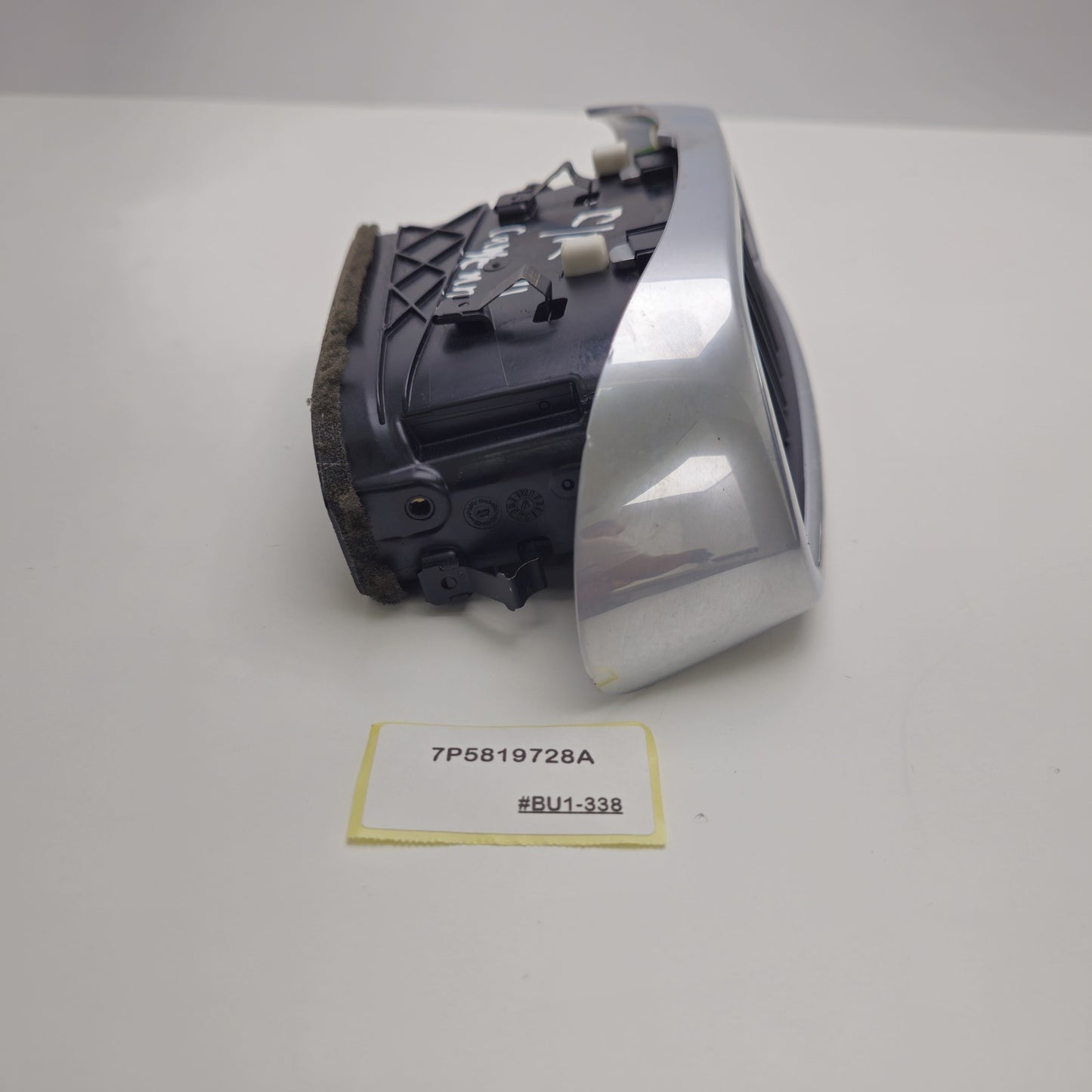 2011-2018 Porsche Cayenne Front Dash Center Right Air Vent 7P5819728A