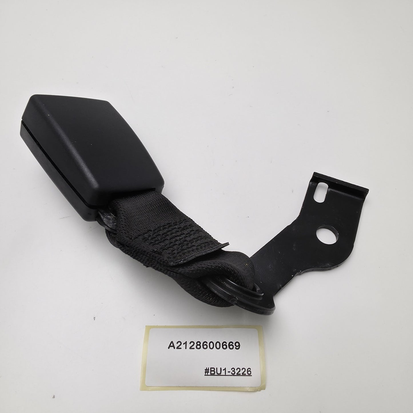 2010-2016 Mercedes-Benz W212 Seat Belt Buckle Right & Middle Rear A2128600669