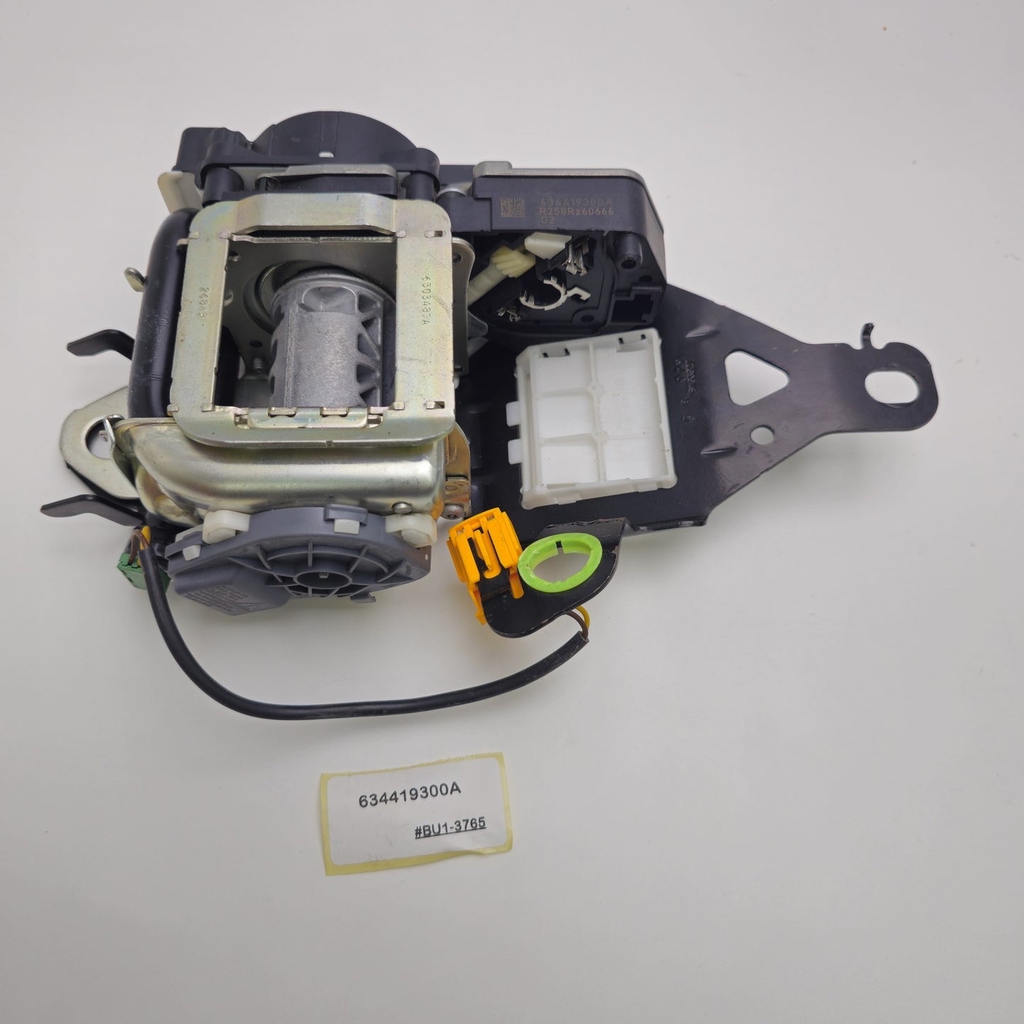 2016 Mercedes-Benz E FRONT SEATBELT 634419300A