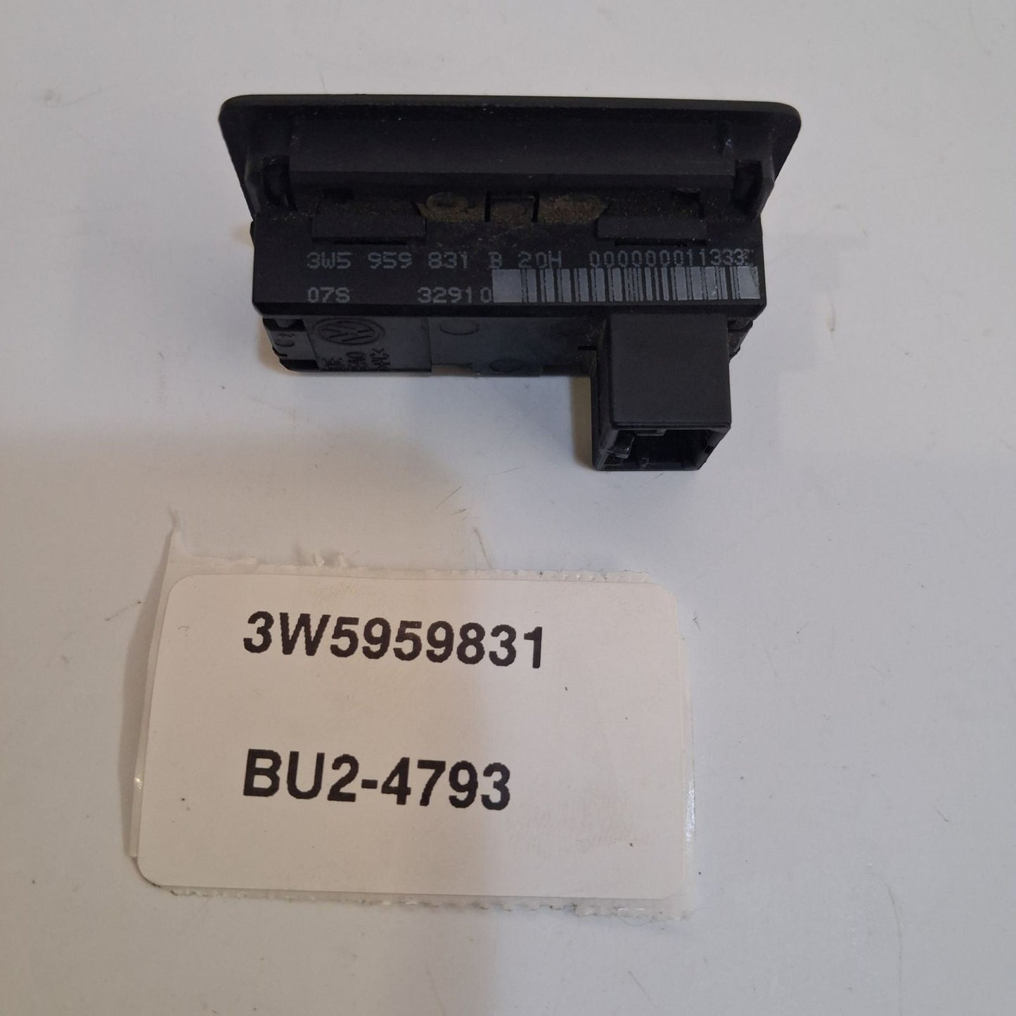 2006-2013 Bentley Continental Flying Spur Rear Lid Release Switch 3W5959831