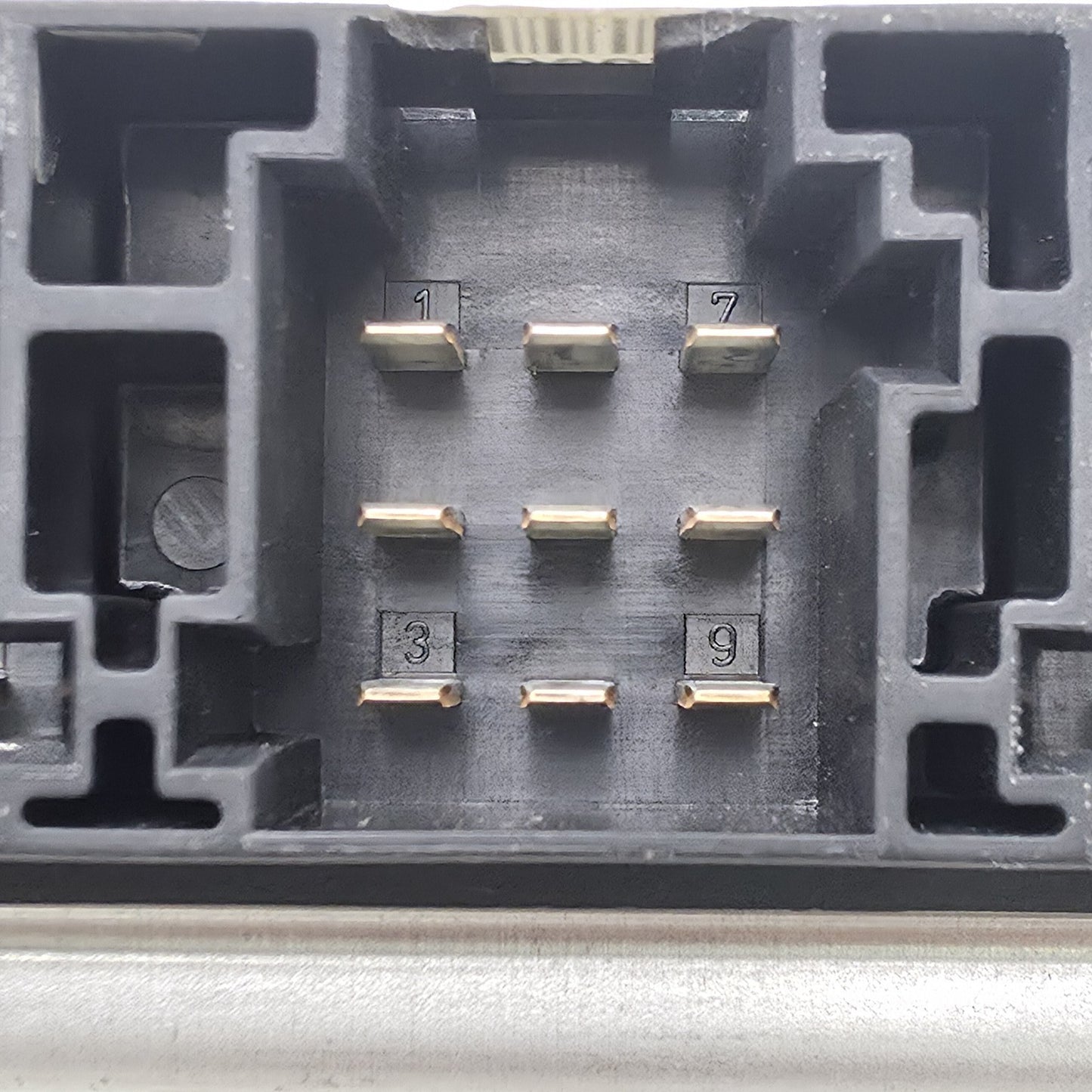 2010-2016 Land Rover Discovery 4 DIFFERENTIAL LOCK CONTROL MODULE 9W834C118BA