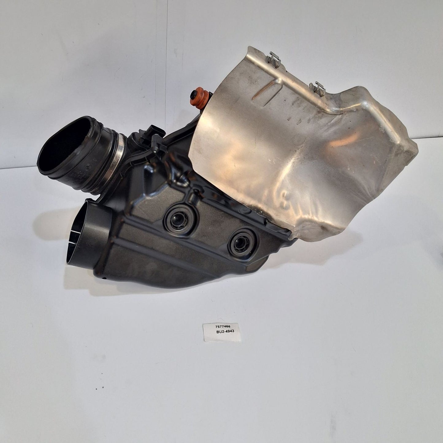2010-2013 BMW 550i Air Intake Cleaner Filter Housing Box Right 7577466
