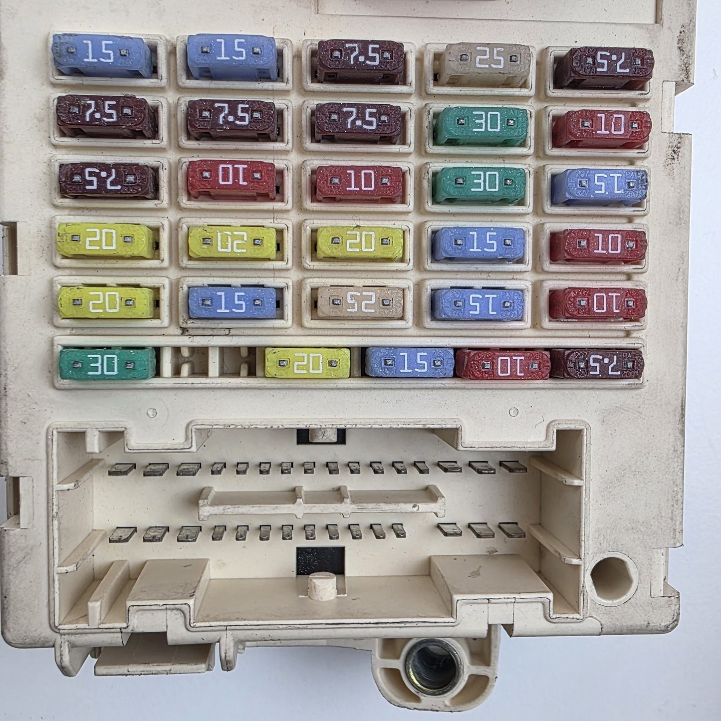2006-2008 Maserati Quattroporte M139 Front Left Dashboard Fuse Box 501210100090