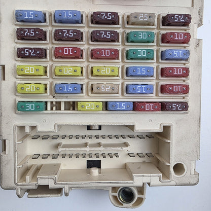 2006-2008 Maserati Quattroporte M139 Front Left Dashboard Fuse Box 501210100090