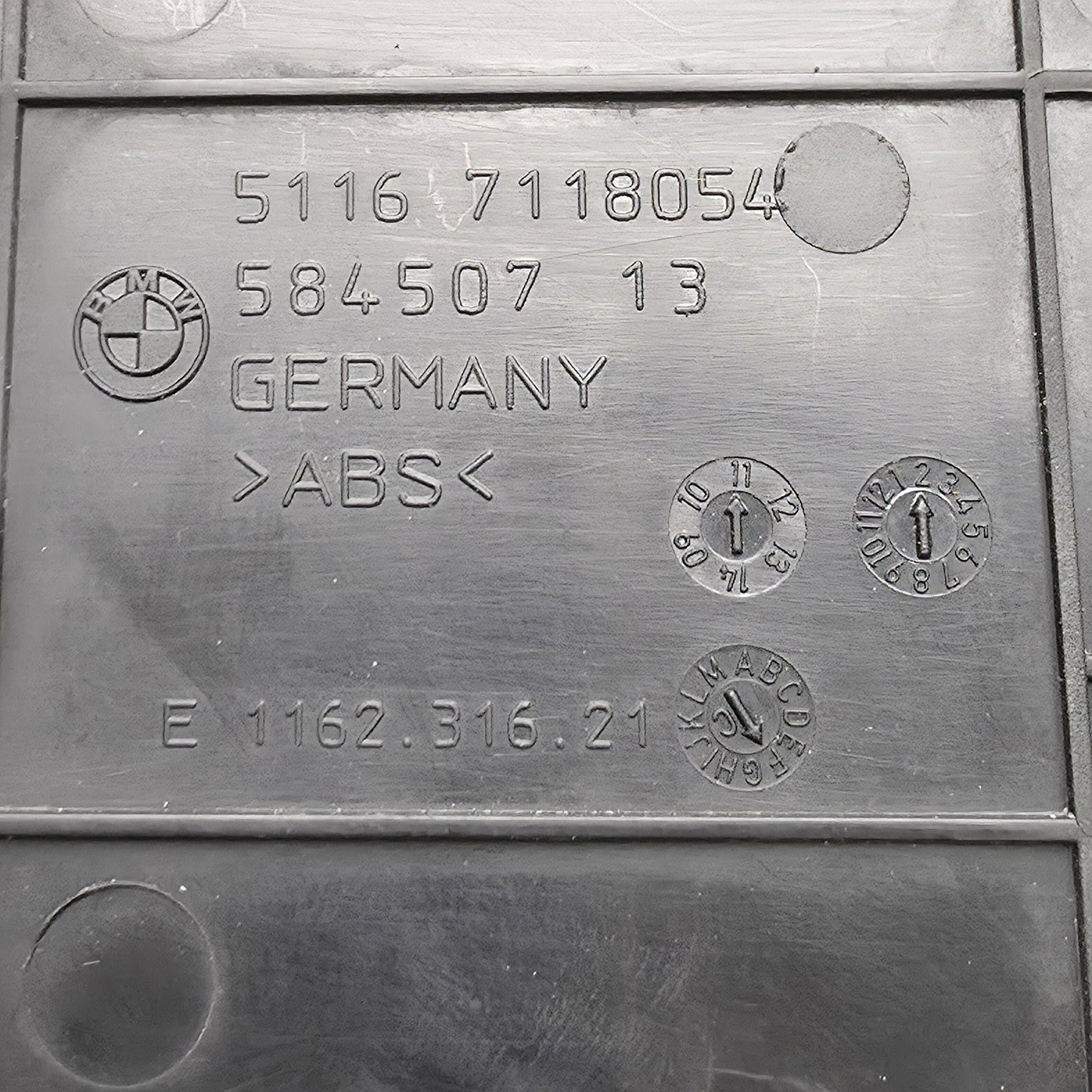 2006-2011 BMW E90 MOBILE PHONE TELEPHONE SNAP IN ADAPTER BOX 7118054