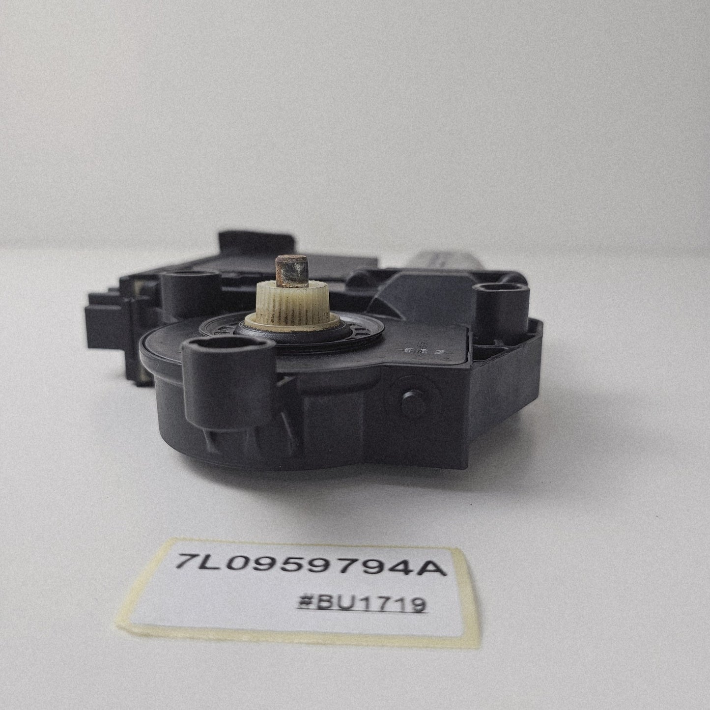 2003-2010 Volkswagen Touareg Rear Door Window Motor 7L0959794A