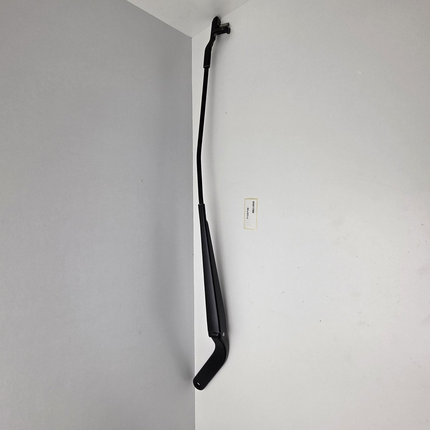 2008-2012 BMW X6 Front Right Windshield Wiper Arm 7153739