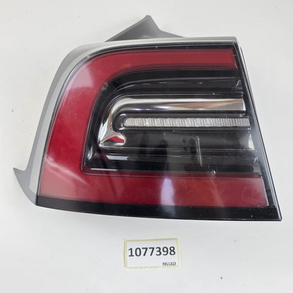 2017-2022 Tesla Model 3 Rear Tail Light Assembly Right/Passenger Side 1077398