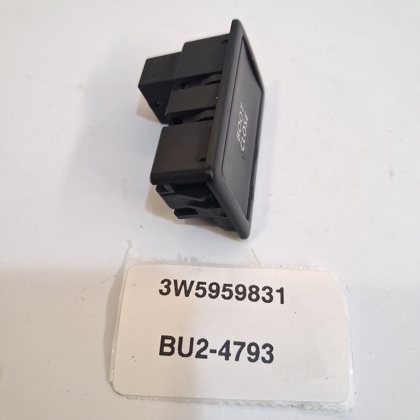 2006-2013 Bentley Continental GT Rear Lid Release Switch 3W5959831