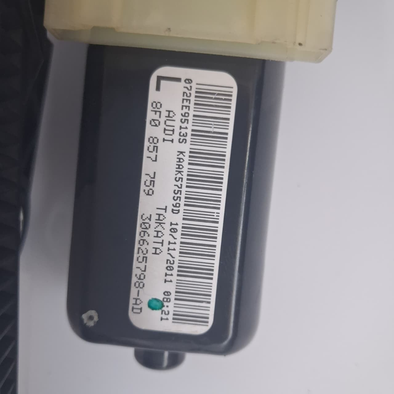 11-12 BENTLEY CONTINENTAL GT Seatbelt Extend Guide LHS 8F0857759