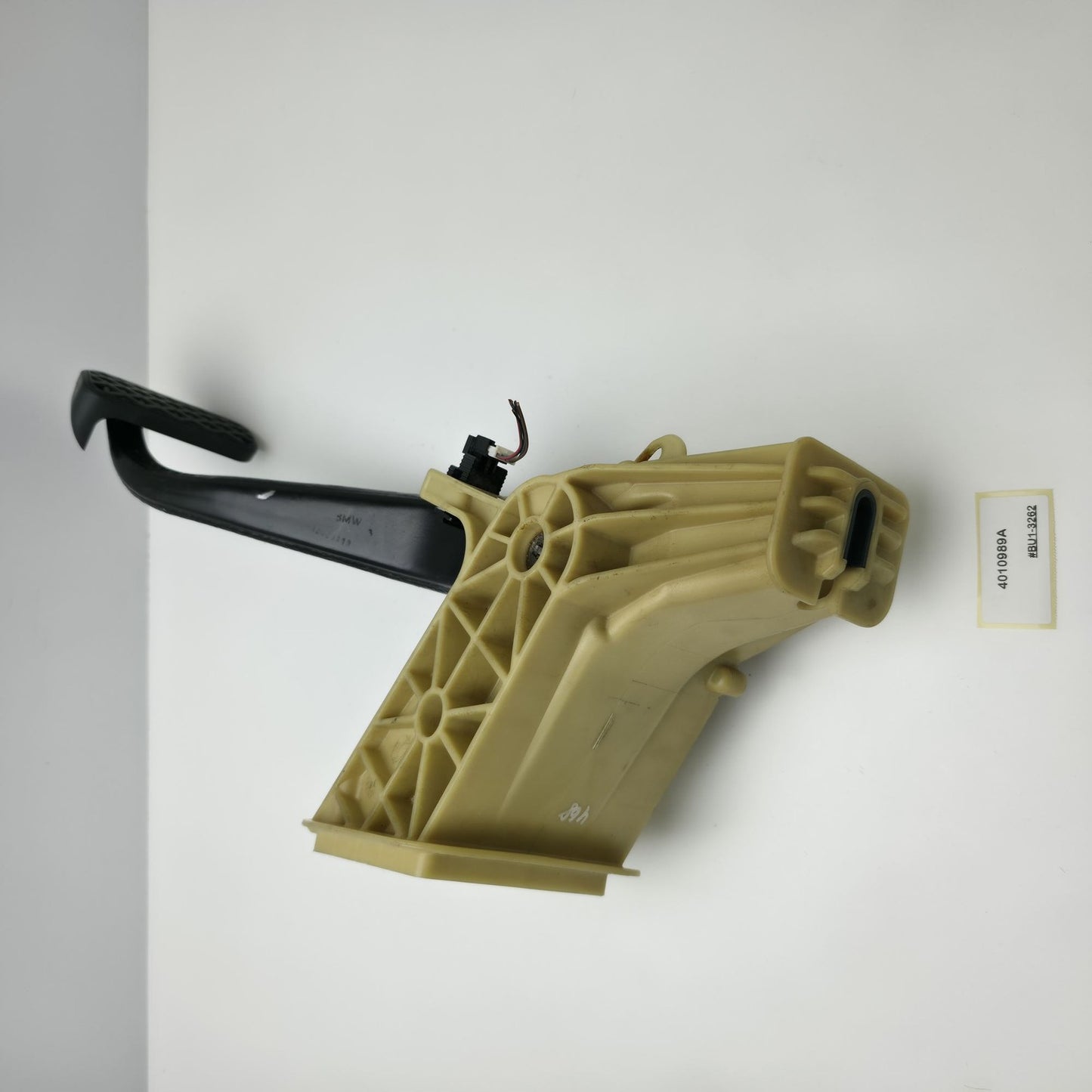 2010-2017 BMW 5 BRAKE PEDAL 4010989A