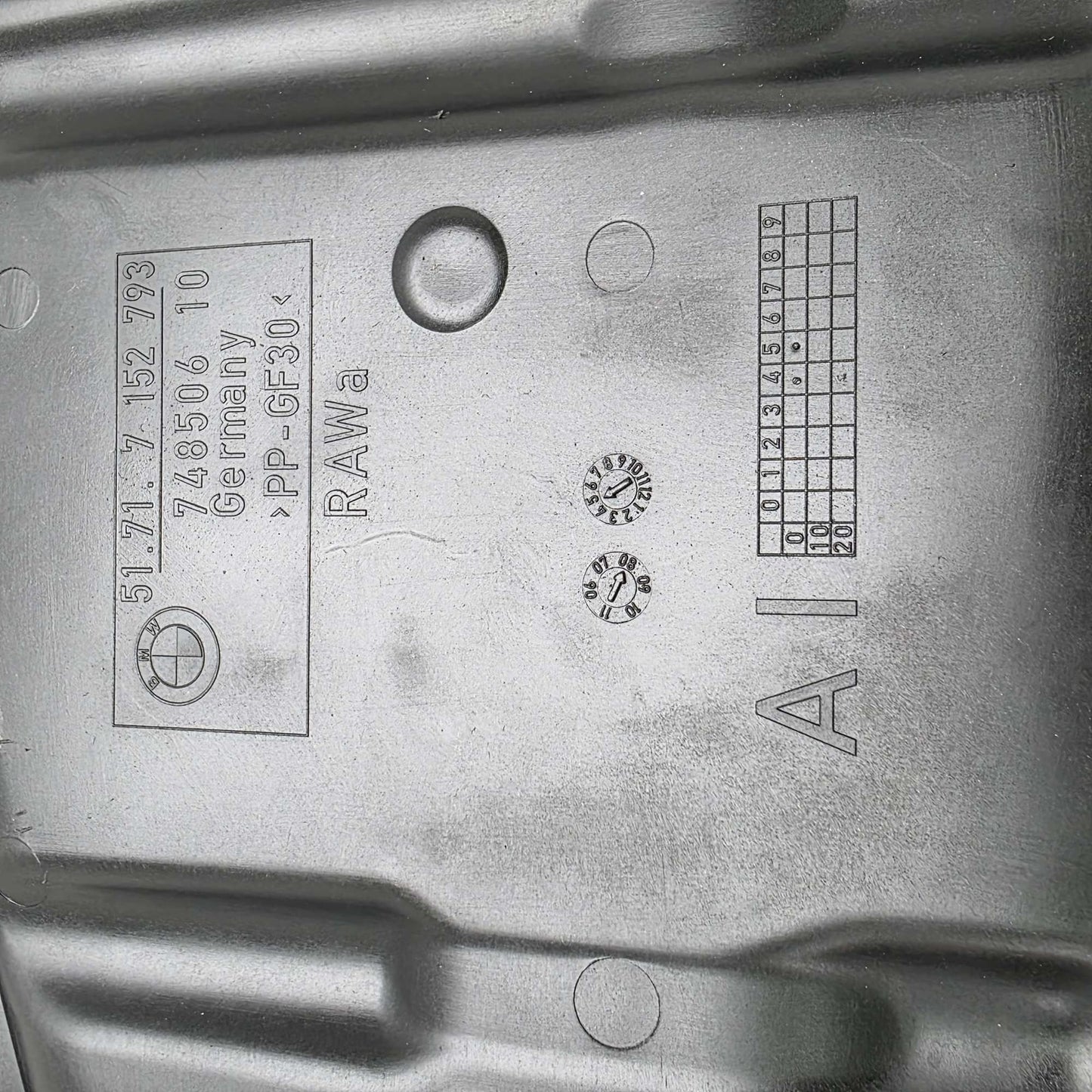 2007-2013 BMW E93 Cover Hydraulic Unit 7152793