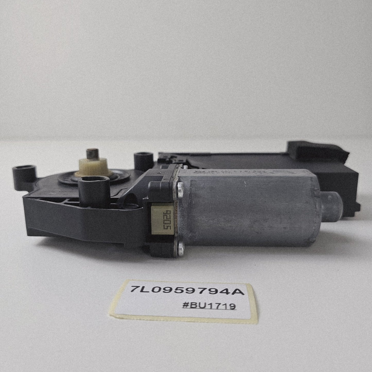 2003-2010 Porsche Cayenne Rear Door Window Motor 7L0959794A
