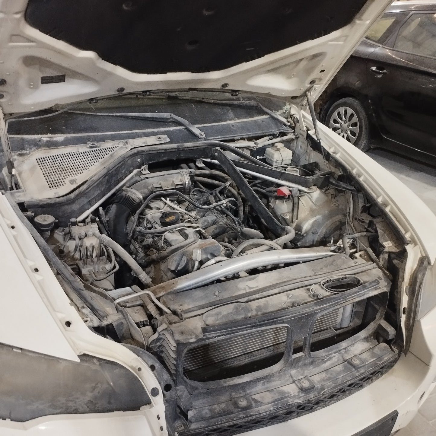 2012 BMW X6 Radiator Air Duct Used OEM 51647192758