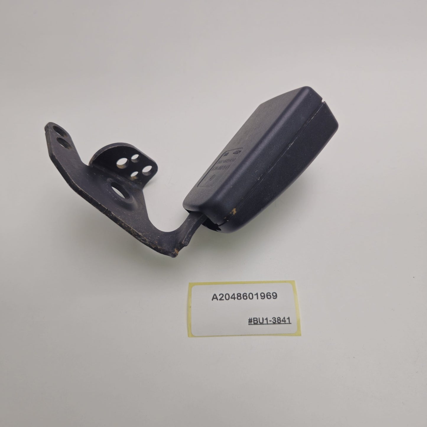 2008-2011 Mercedes Benz C300 SEAT BELT BUCKLE REAR LEFT A2048601969