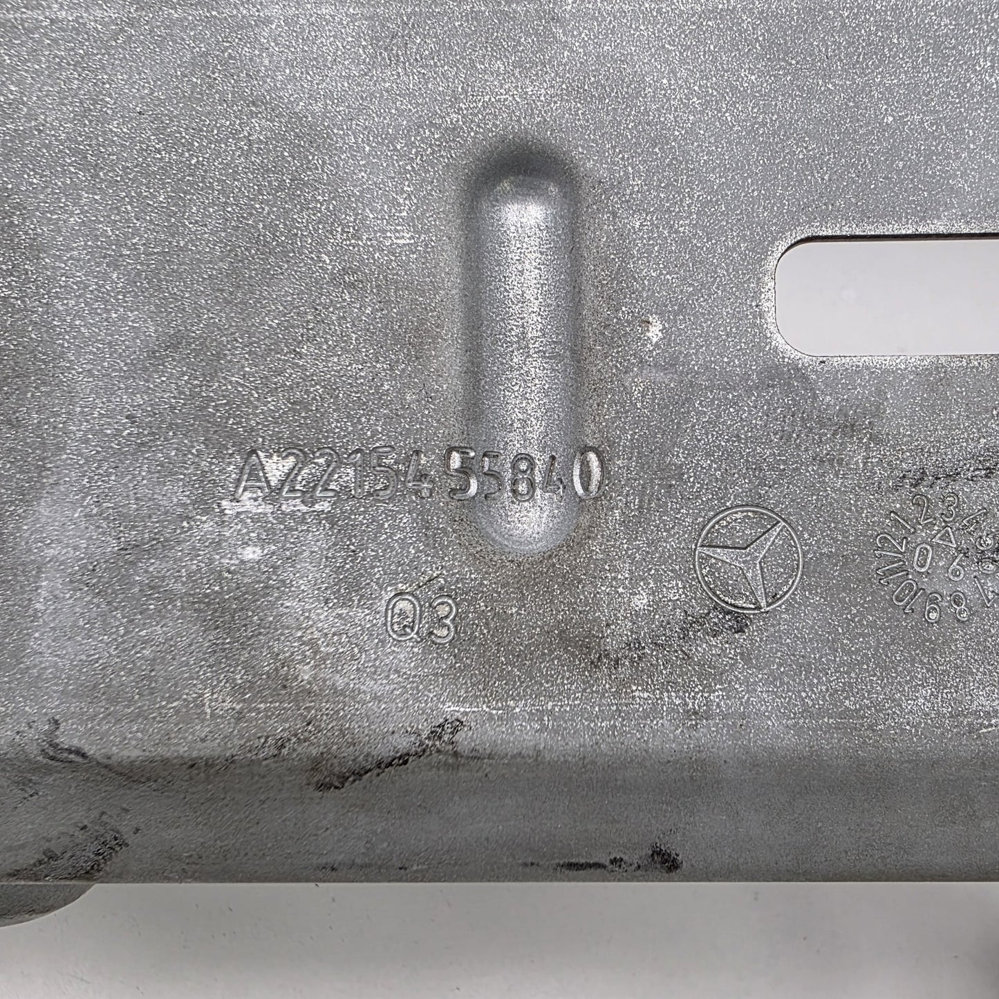 2006-2013 Mercedes-Benz CL TV tuner bracket A2215455840