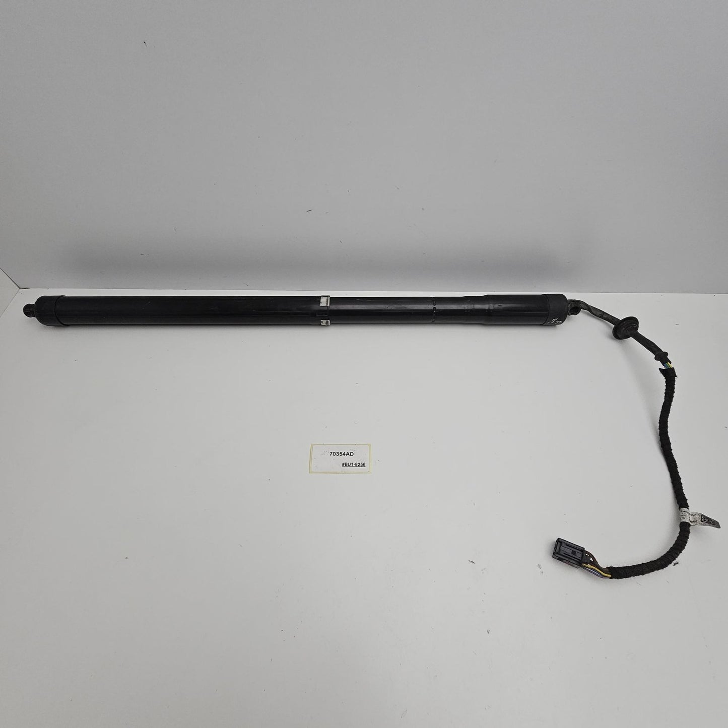 2010-2013 Land Rover Range Rover Sport Tailgate Strut Motor 70354AD