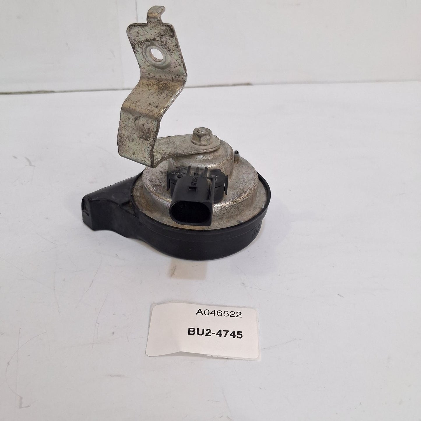 2011 Mercedes-Benz E-Class Low Tone Pitch Horn A046522