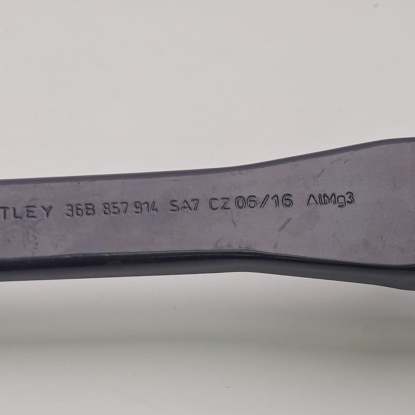 2016-2020 Bentley Bentayga FRONT RIGHT PASSENGER BRACKET MOUNT 36B857914