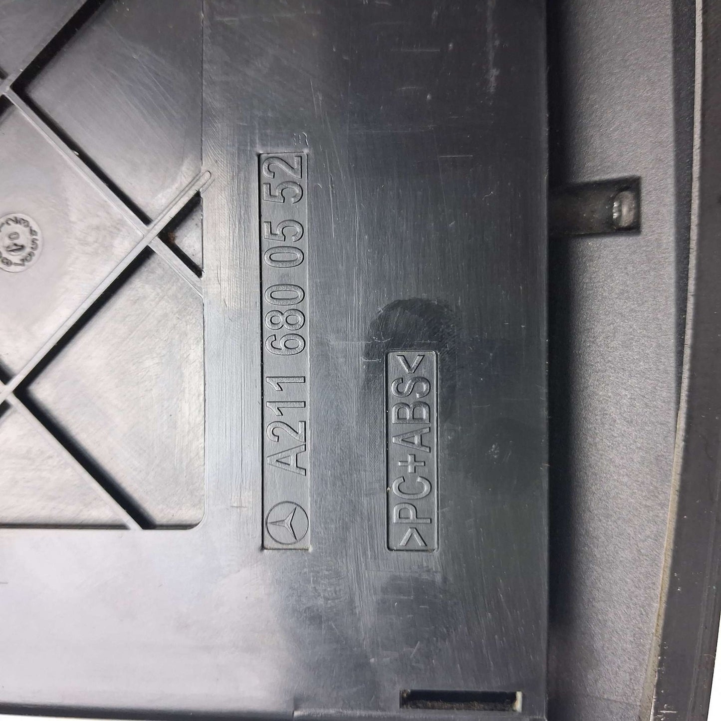 2002-2007 Mercedes-Benz E-Class Hazard Light Control Switch Panel A2116800552