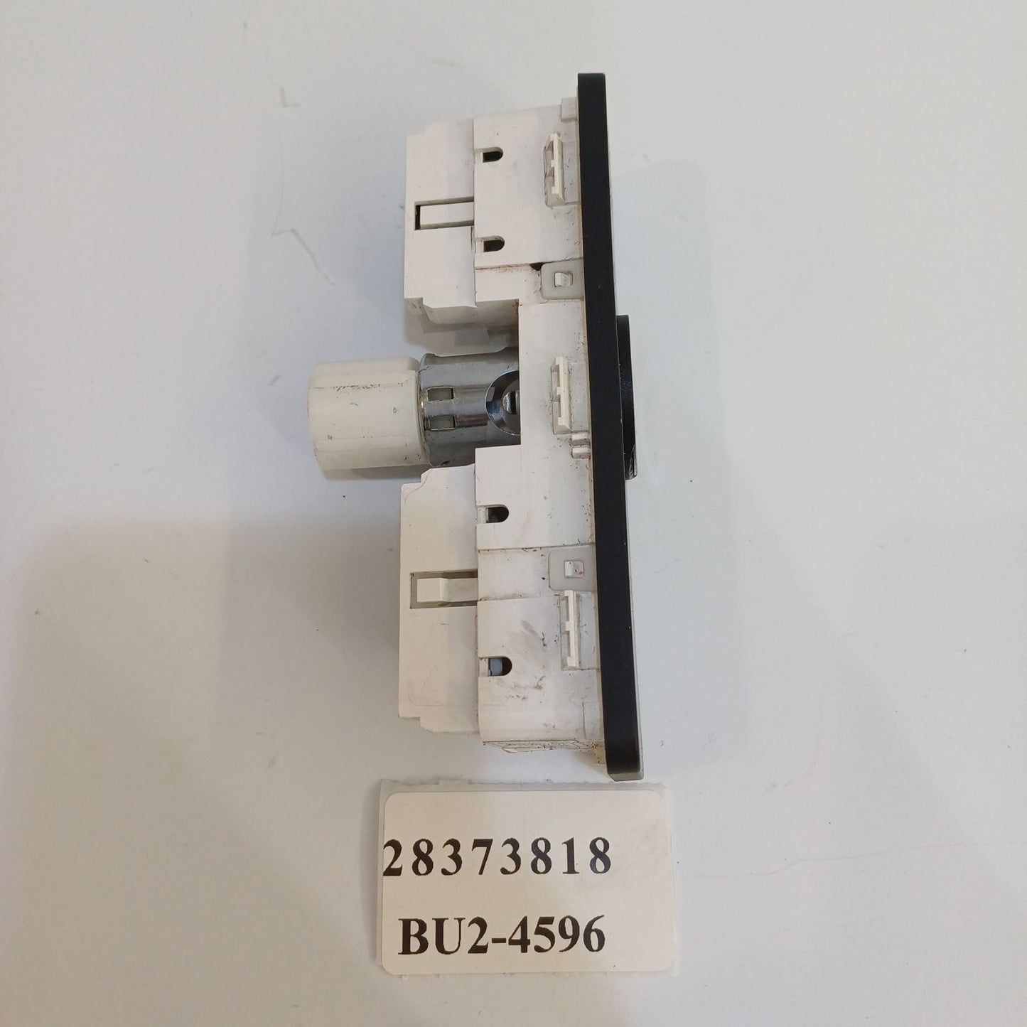 2018 Land Rover Range Rover Evoque AUX In-Socket Connector 28373818