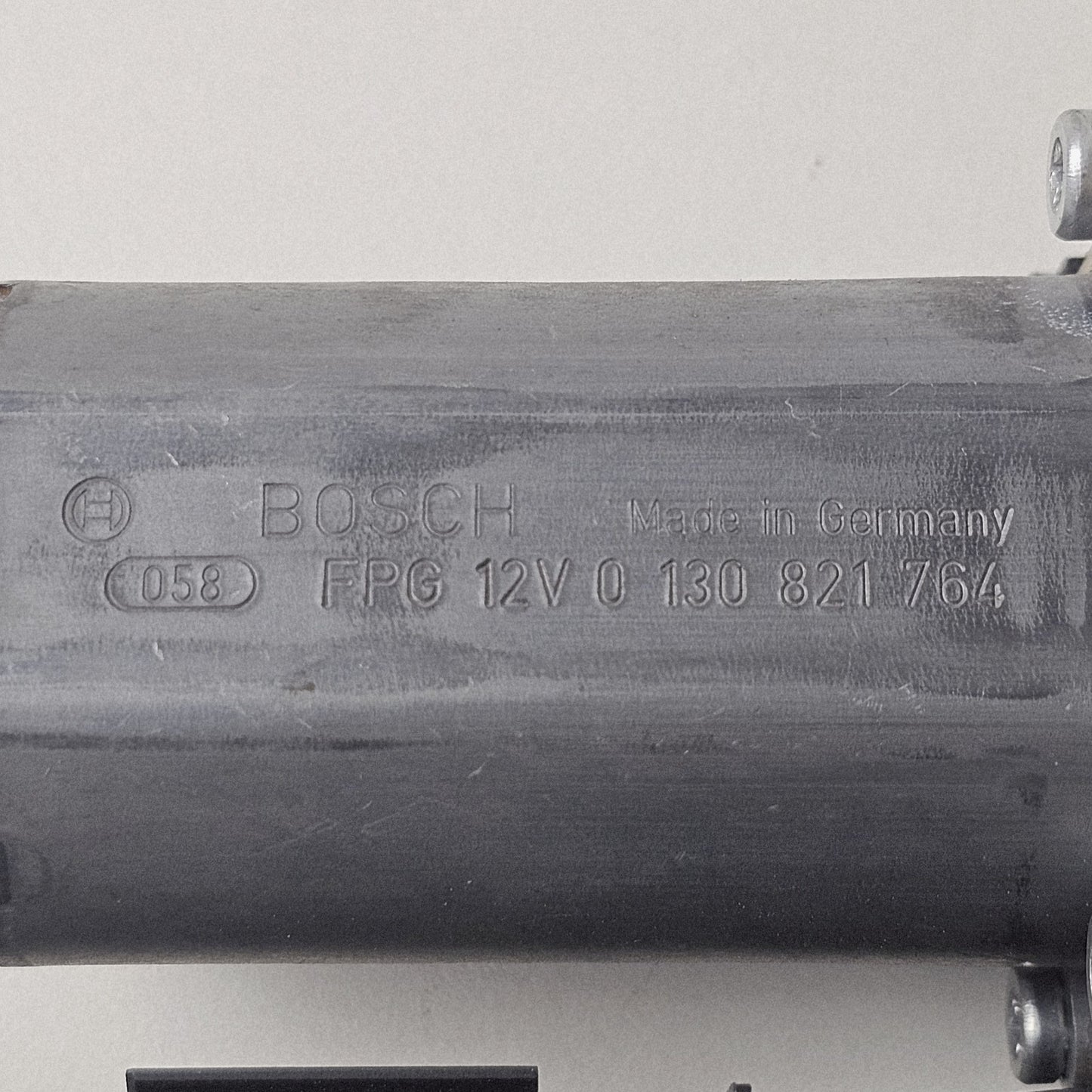 2003-2010 Volkswagen Touareg Rear Door Window Motor 7L0959794A