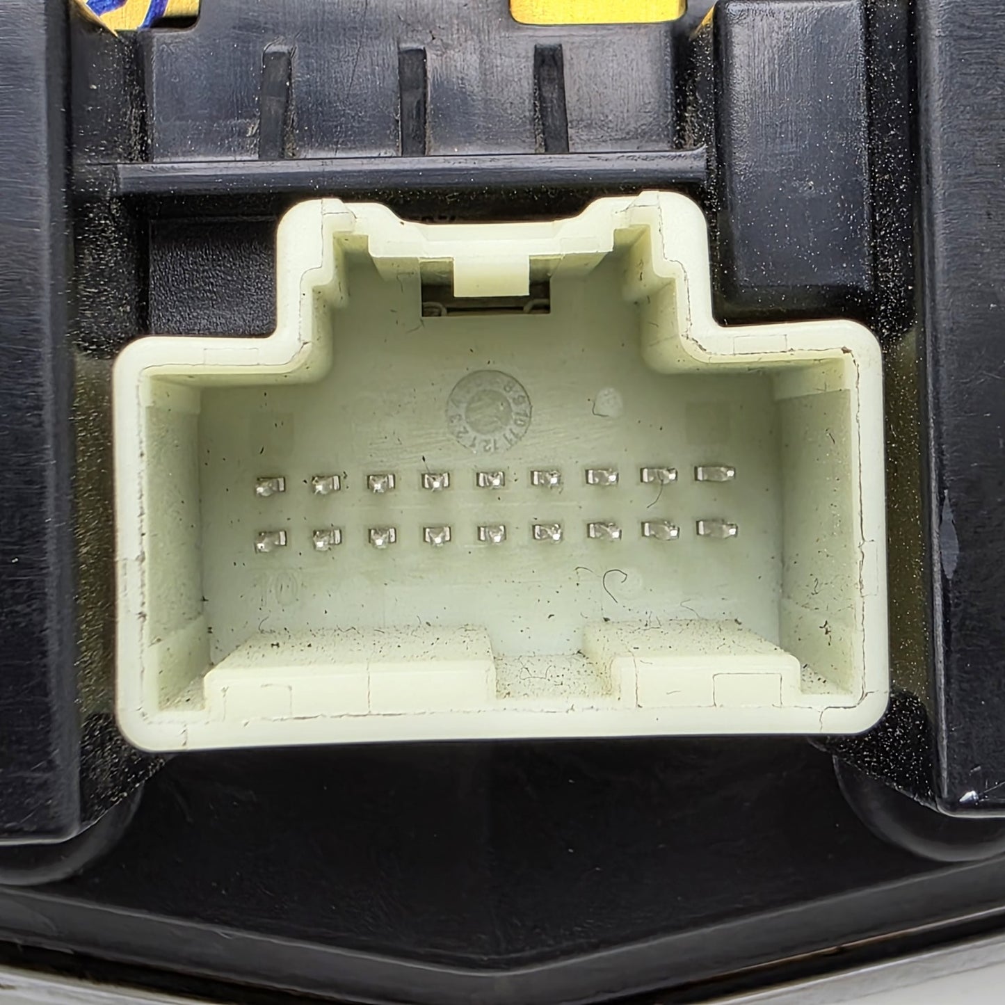 2010-2012 Cadillac SRX Navigation Radio Climate Control Panel 20927855