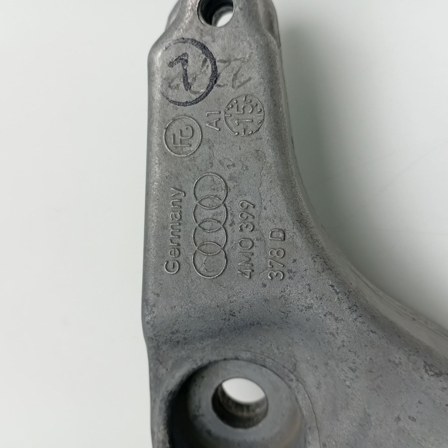 2015-2020 Bentley Bentayga Retaining Plate 4M0399378D