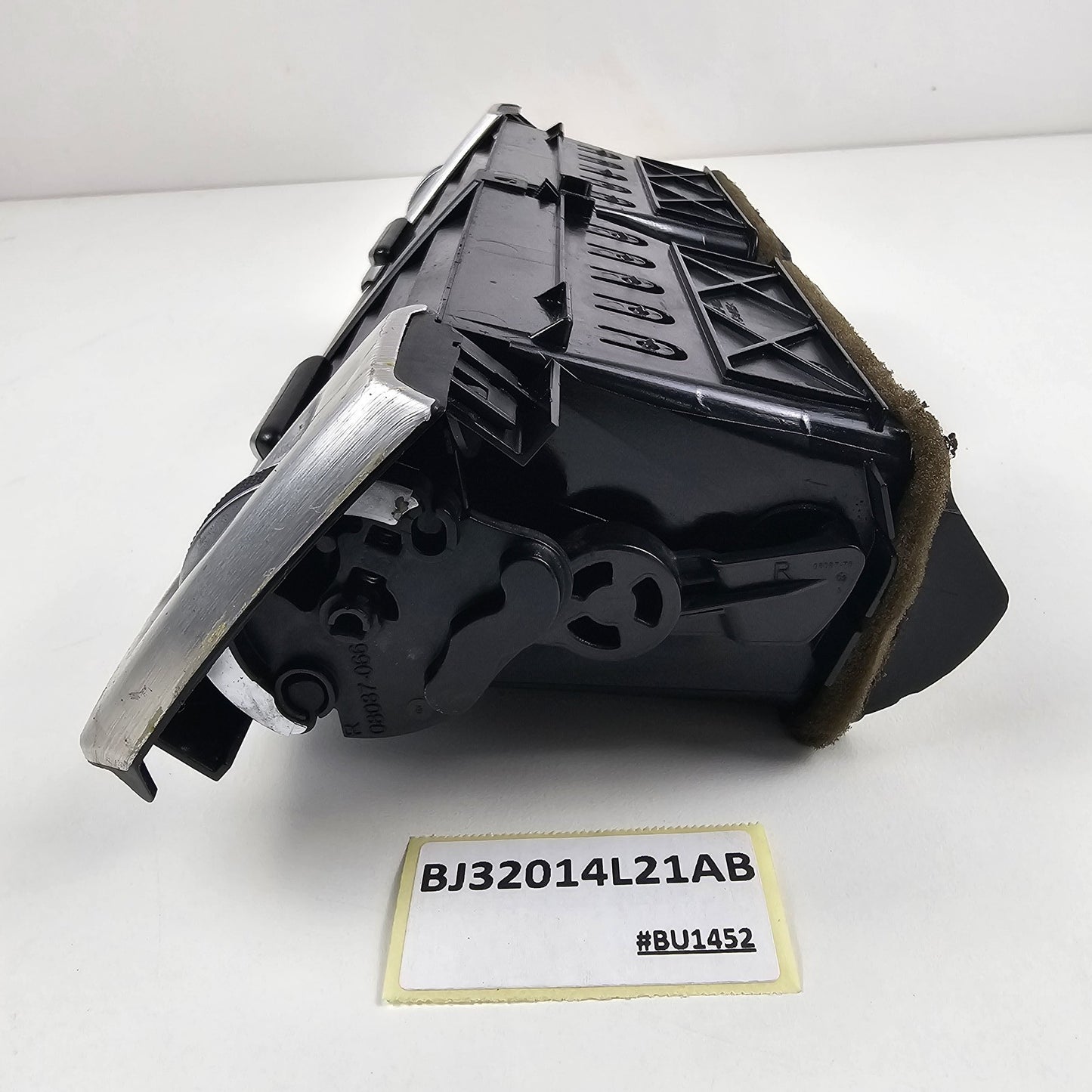 2012-2015 Land Rover Range Rover Evoque Dashboard Center Airvent BJ32014L21AB