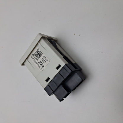 2016-2020 Chevrolet Impala Multimedia USB & AUX Port 13582668