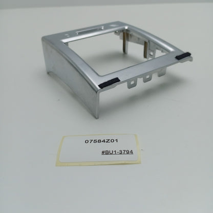 2004-2009 Land Rover Discovery III Vent Trim 07584Z01