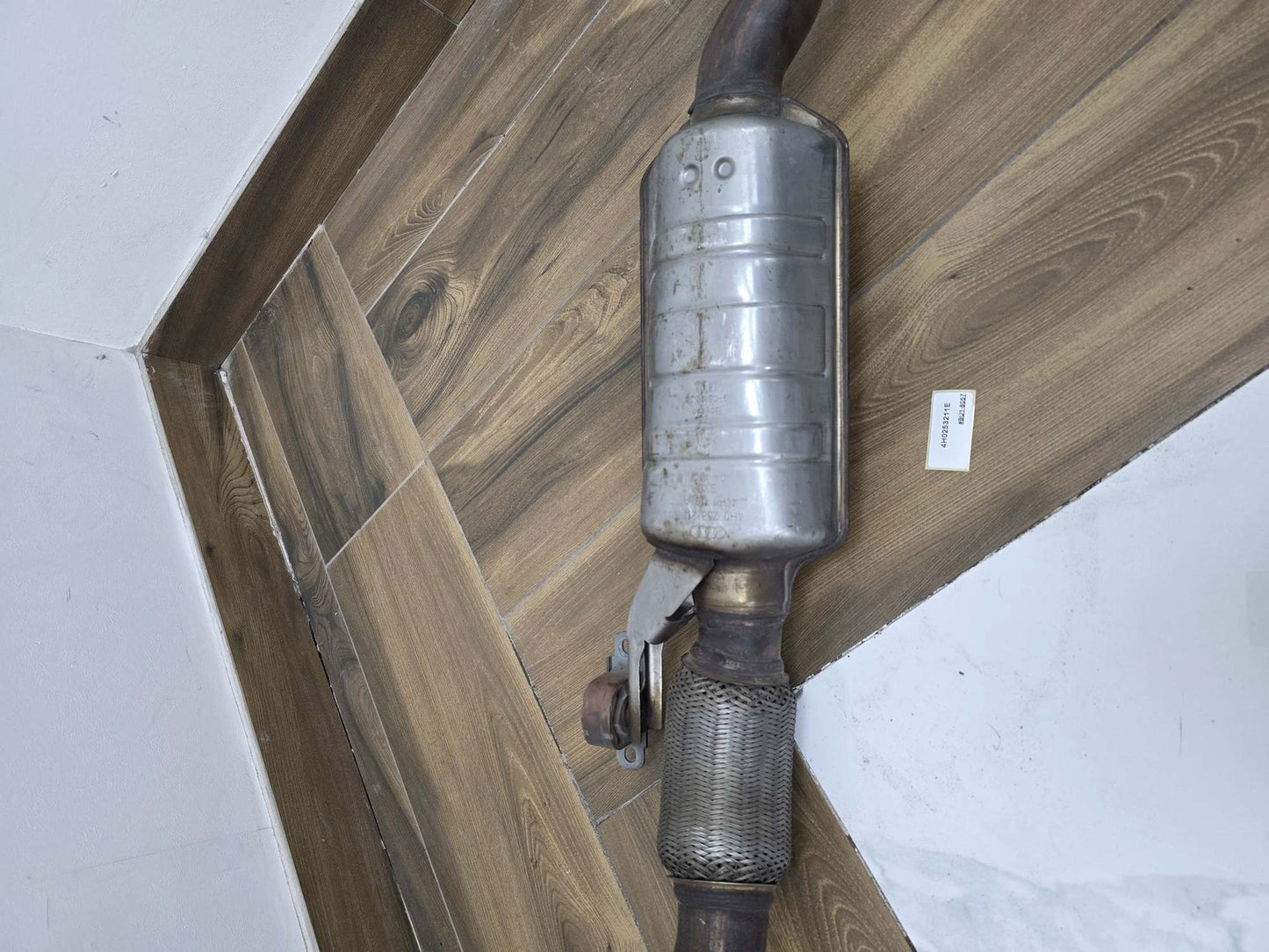 2013-2018 Audi A8 Exhaust Pipe With Muffler 4H0253211E