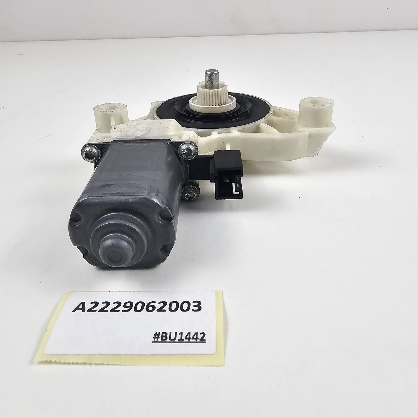 2018-2020 MERCEDES-BENZ S W222 REAR RIGHT WINDOW CONTROL MOTOR A2229062003