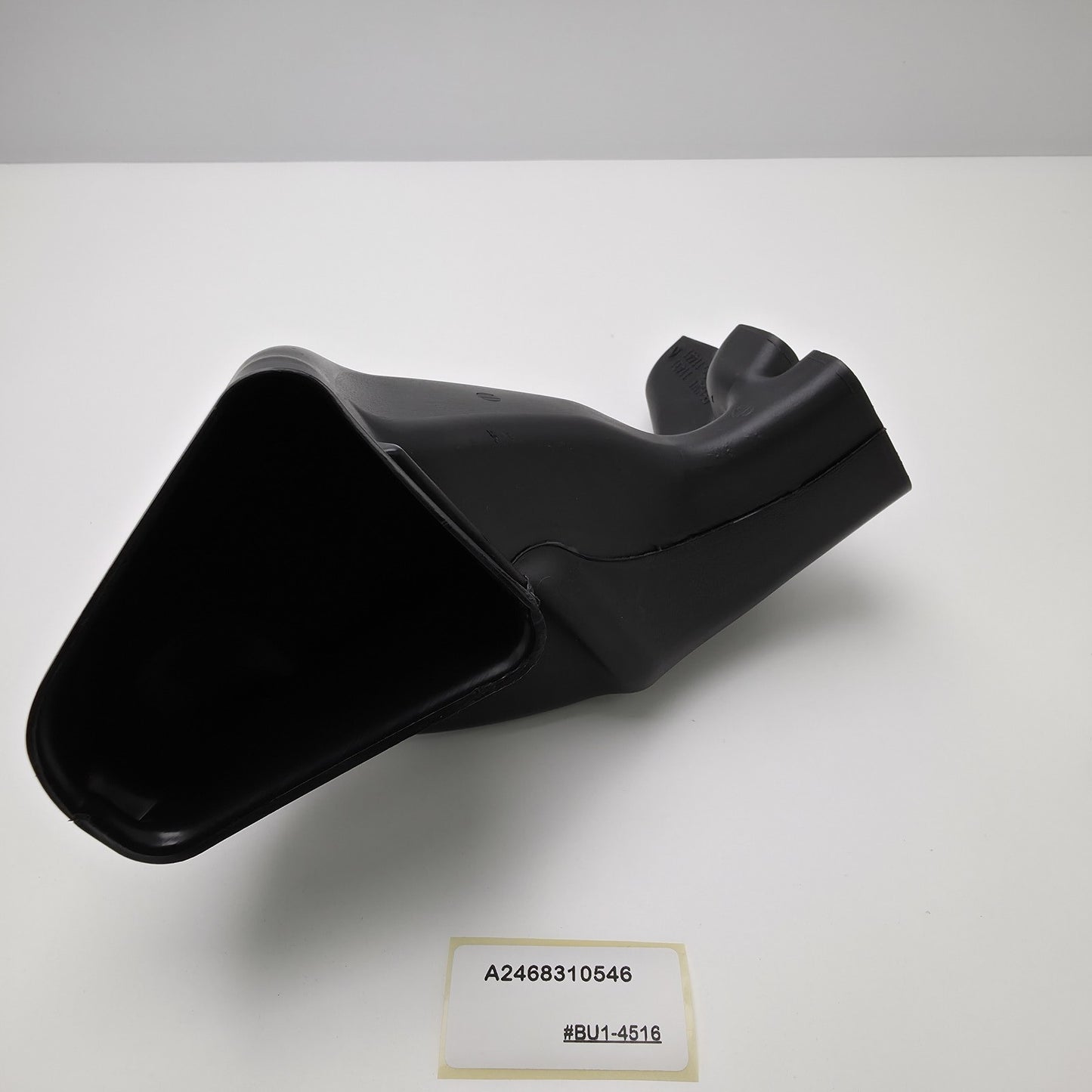 2014-2020 Mercedes-Benz GLA FRONT RIGHT LEGROOM AIR DUCT LHD A2468310546