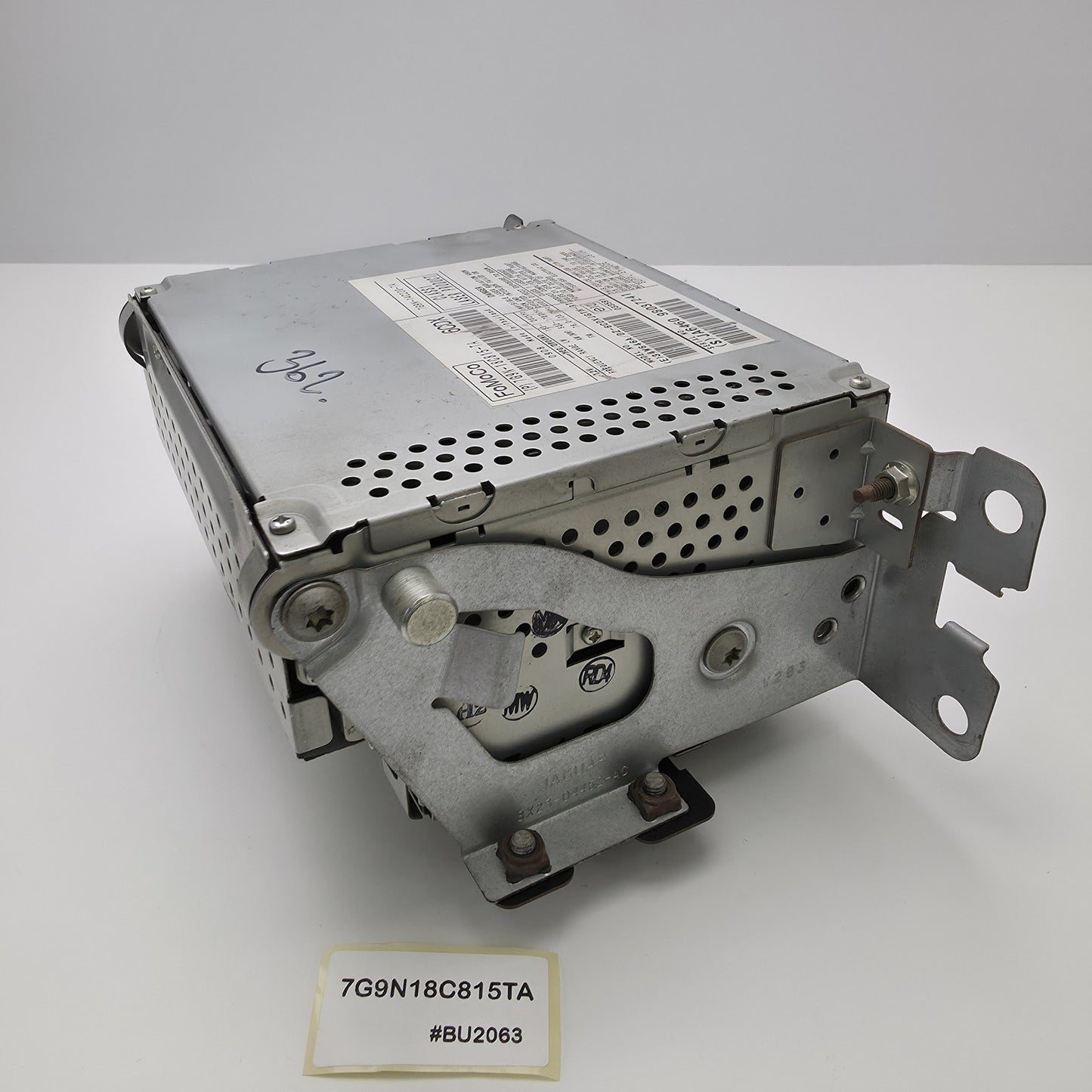 2008-2013 Jaguar XF Radio CD Player 6 Disc Changer 7G9N18C815TA